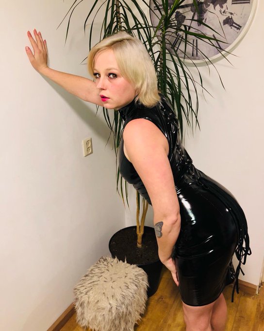 Hmm do you like what you see&hearts;️ https://t.co/2cXCjOLIYZ