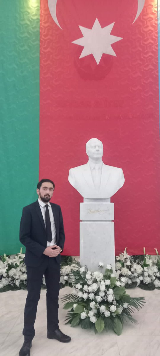 Vətənimizə, o gözəl məmləkətimizə xidmət hər birimizin müqəddəs borcudur. Azərbaycan gəncliyi bu amalla yaşamalıdır, vətənpərvərlik hisləri ilə yetişdirilməlidir. Nə üçün ? - üçrəngli, ay-ulduzlu bayrağımızın əzəmətini, bizə miras buraxılan o dəyərli yadigarı qorumaq üçün. 🇦🇿