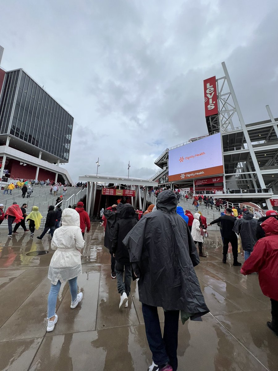 dixie_n0rmouss's tweet photo. Game day baby. Let’s go Niners! #FTTB  #49ers #rainbegone https://t.co/D3AztTLFwZ