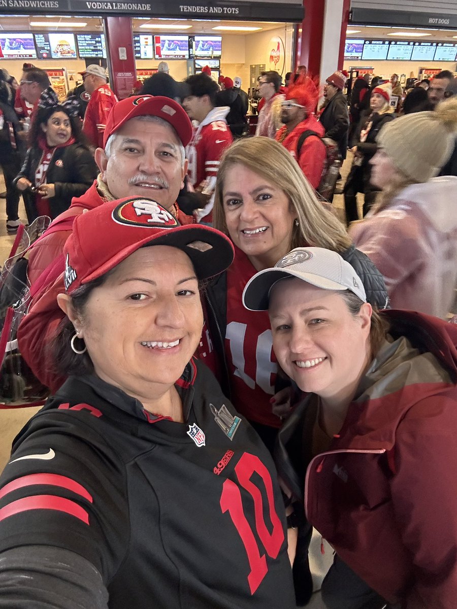 asargumedo's tweet photo. A little rain wasn’t going to stop us
#49ers #FTTB https://t.co/zkPNY5KE2L
