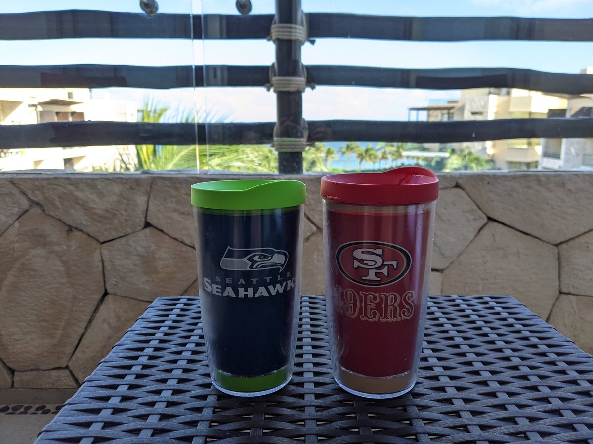 AngieLauritsen's tweet image. Almost go Time! 💙💚
#GoHawks #12s @Seahawks 
#SplitHouse