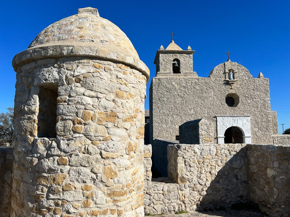 SergioChapa's tweet photo. Time Travel: Mini-road trip out to historic Goliad, Texas 😎 #TXHighways https://t.co/cYPgmNehVR