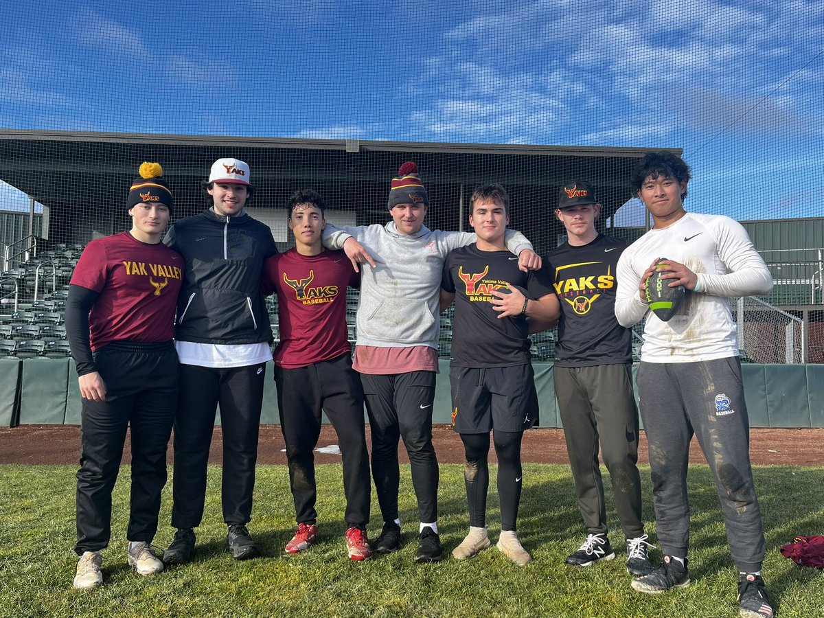 Shoutout to Saturday’s Gridiron Champs who took home <a href="/ChipotleTweets/">Chipotle</a> 🏆🌯