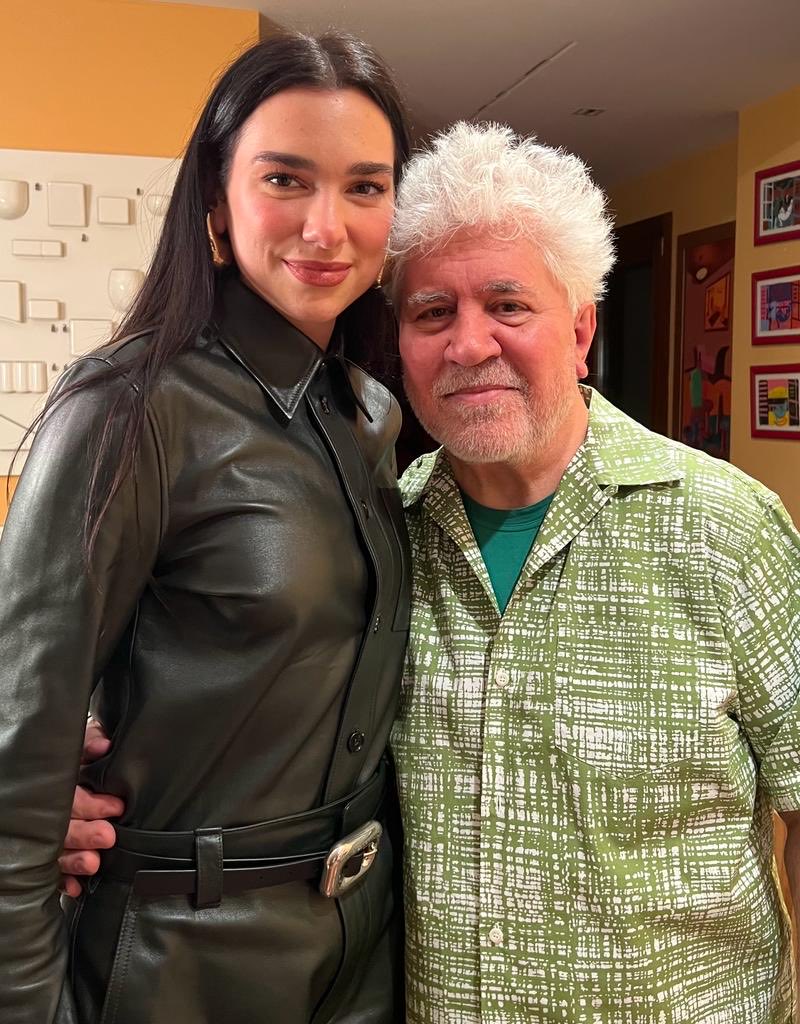 Bueno , ya lo podemos hacer público: Pedro ha elegido a Dua Lipa Manchega del Año.