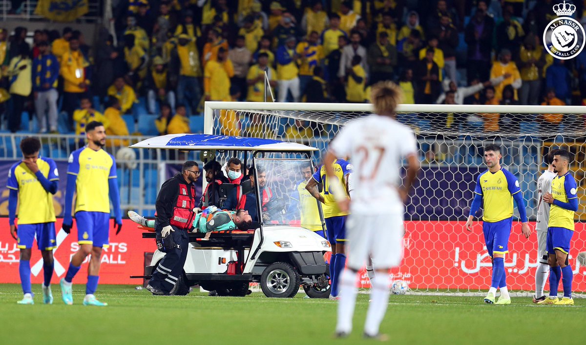 AlNassrFC's tweet photo. اوضحت نتائج الأشعة التي أُجريت إصابة حارس #النصر داڤيد اوسبينا بكسر في أحد عظام المرفق
وسيغيب عن الملاعب لمدة ٦ اسابيع .

أمنياتنا له بالشفاء العاجل 🙏
والعودة أقوى بإذن الله 💛 https://t.co/vM6uhueerz