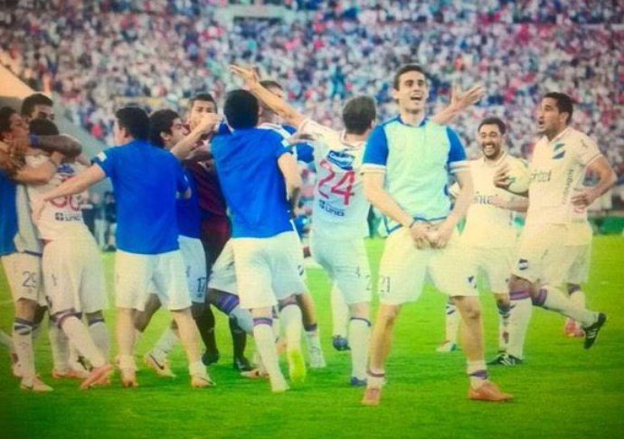Otra vez, otra vez por amor a los colores.
Y Vos pones mucha plata para llevar de los nuestros..jejeje
Somos diferentes
NACIONAL NACIONAL