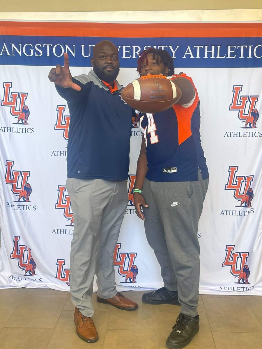 RyanJWhite05's tweet photo. After a great conversation with @Coach_Griffin32 @_CoachEmbry I am excited to receive an offer to play football @LangstonLionsFB @BSublet @FootballDesoto @Coach_Coats @Coachmiller2021 https://t.co/7oEJl86Cyi
