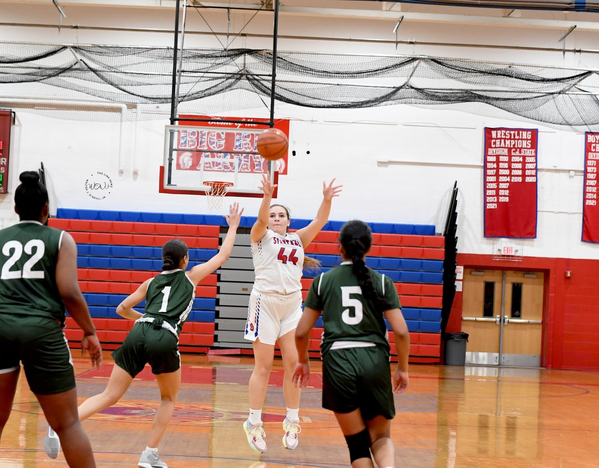 TheLinkNews's tweet photo. The @OTGBBSpartans @Oceanathletics hosted and beat @LBGirlsBBall1 @LBpublicschools 60-47 today. More photos soon at https://t.co/0P04bQeU0d https://t.co/kcDpCt6f1R