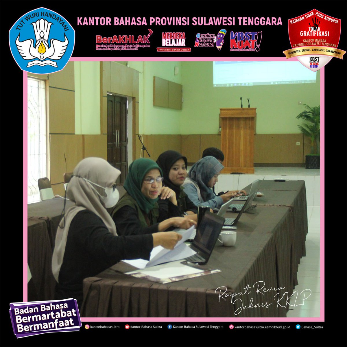 bbsultra's tweet photo. Kendari, 13 Januari 2023--Seluruh pegawai Kantor Bahasa Provinsi Sulawesi Tenggara (KBST) mengikuti rapat di Aula Kandai, KBST. Agenda rapat ini adalah finalisasi laporan kinerja 2022 dan reviu petunjuk teknis kegiatan.
#KBSTKUAT https://t.co/ryDz1WFj2B