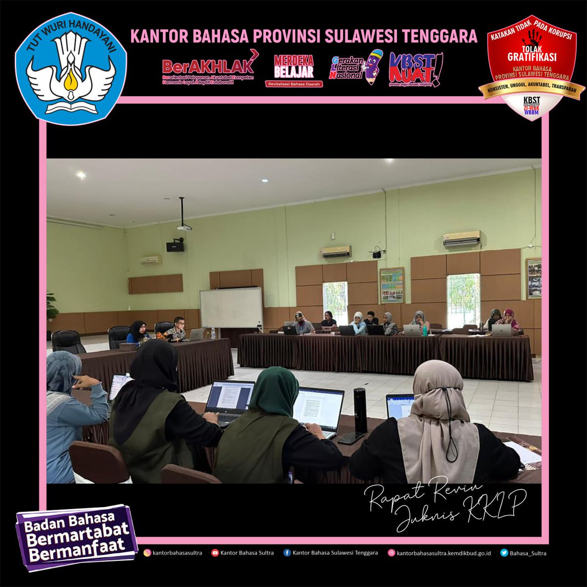 bbsultra's tweet photo. Kendari, 13 Januari 2023--Seluruh pegawai Kantor Bahasa Provinsi Sulawesi Tenggara (KBST) mengikuti rapat di Aula Kandai, KBST. Agenda rapat ini adalah finalisasi laporan kinerja 2022 dan reviu petunjuk teknis kegiatan.
#KBSTKUAT https://t.co/ryDz1WFj2B