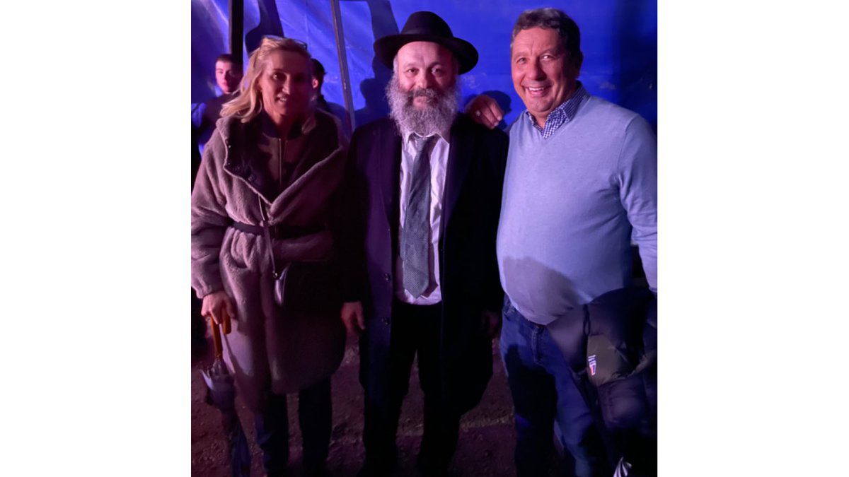 levtovparis's tweet photo. 🙏🏻 Merci à la présence et au soutien de #LouisJoubert et son épouse, Président de la @FoireduTronePA aux côtés de notre Pt #MendyAttal pour notre grande soirée le cirque #LevTov: grande soirée solidaire au #CirqueMondial qui offre un spectacle à + de 300 enfants nécessiteux.❤️🎪 https://t.co/jAer4CDB2A