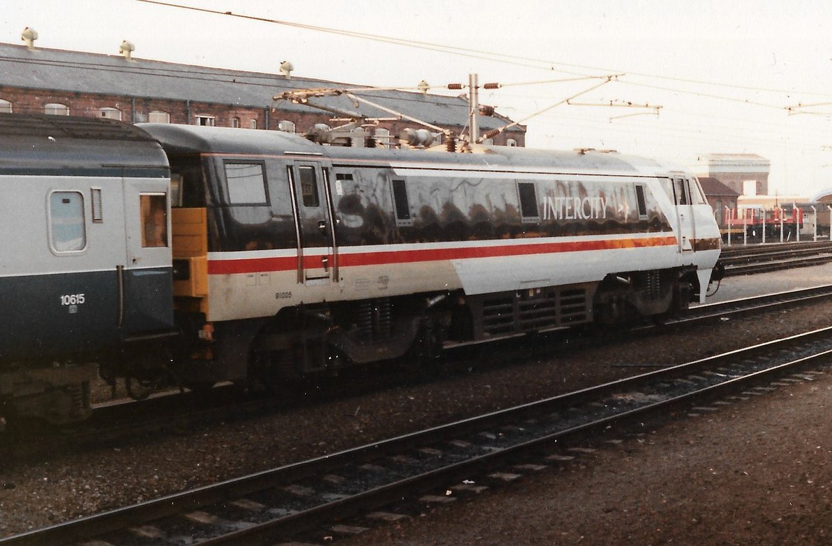 Doncaster 21st November 1988
Brand new and out on test, British Rail Class 91 electric loco 91005 about to head north with a rake of Mark 3 Sleeper coaches
Note the horrible micro numbers! Soon replaced 😃
#BritishRail #Class91 #InterCity #Doncaster #Sleeper #trainspotting 🤓