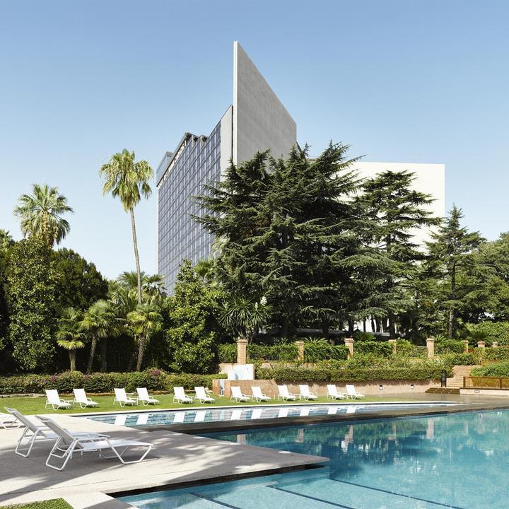 johanmoa's tweet photo. 📰 Llega Miranda de Pedralbes, a Gran Melia Hotel, un exclusivo resort urbano sobre la ciudad de Barcelona que reabrirá en los próximos meses. 
No os podéis perder su piscina y sus verdes espacios.
Aqui comienza la ciudad…

#MeliaHotelsInternational #WeAreMelia https://t.co/DBZUu7hN7n