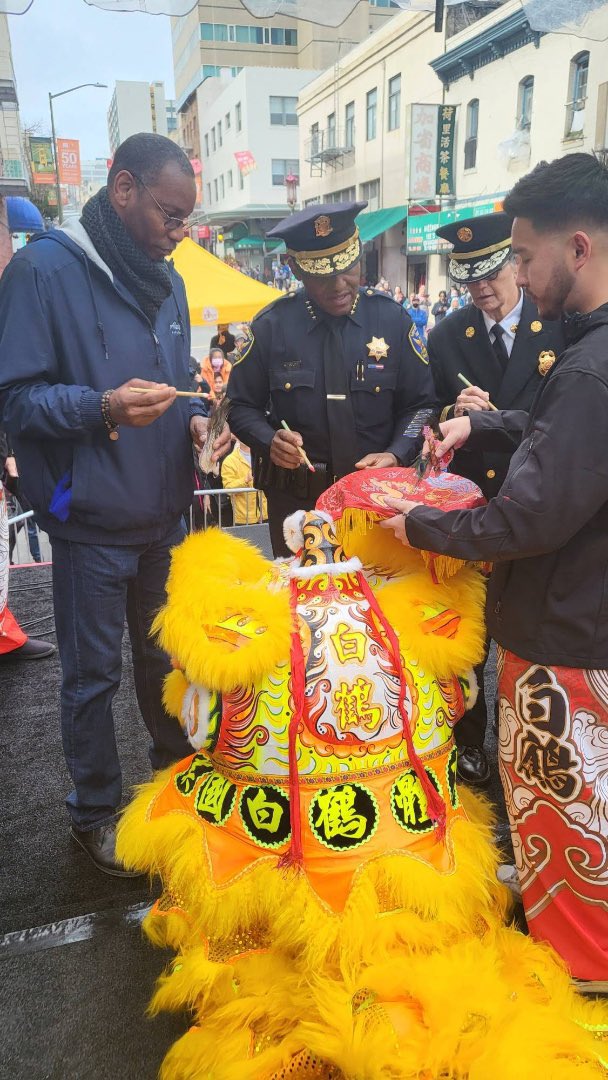 SFPDChiefScott's tweet photo. Chinatown mini parade to kick off the Lunar New Year! Sponsored by @AlaskaAir, this was a great way to engage with local merchants and meet residents. Huge thanks to the Chinese Chamber of Commerce for hosting today’s festivities! https://t.co/rLDxIIxn6U