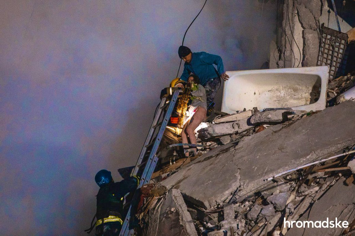mrsorokaa's tweet photo. Already 12 dead. Over 60 injured. This is an act of terror. This is insane.

Photos: Valentyn Reznichenko / Hromadske https://t.co/gQqIz7qcdO
