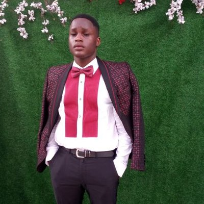 CharlieSilan's tweet photo. @Fute0006 @abananabruised @EduardoHagn This guy just said that 😂😂😂
Yer crying https://t.co/uXqBAmZUoK