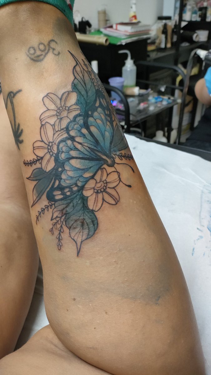 slaveofbr's tweet photo. when you're depressed and decide to spend money on tattoos and not on a psychologist https://t.co/suYPCT6eDz
