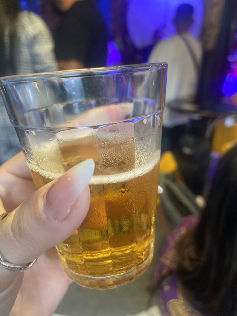 Monique_Silva's tweet photo. Bom sábado a todos! #salveosamba 🍻 https://t.co/gww8ckjfc9