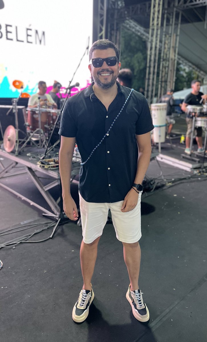 juliocnossotom's tweet photo. Nosso primeiro show no pré-carnaval, agora a gente só para na terça de carnaval ❤️ #kalango https://t.co/htTYF82PiC