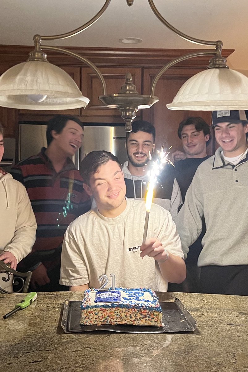 JessLockavitch's tweet image. #BudLightCellySweeps #easytowin