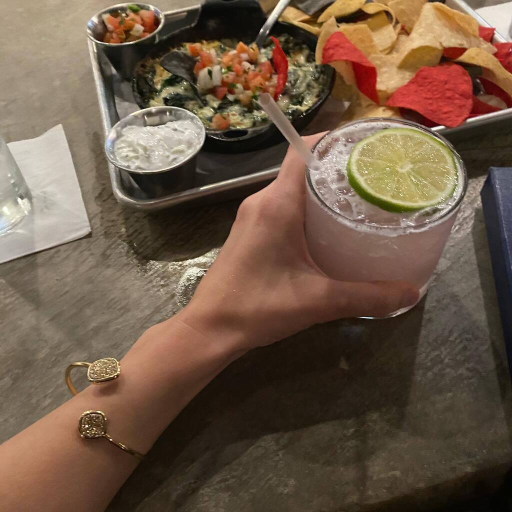 uptownstrut's tweet photo. Weekend mode activated!! Strutting and sparkling around town in one of our favorites and best sellers, the ever STUNNING #UptownStrutDruzyBracelets! ✨ #AbsoluteFavorites #WearItWell #StrutUp #UptownStrut 🤩
•
•
•
#fashion #fashionista #BoutiqueLif… https://t.co/v2h2jOtcJP https://t.co/GvGS0TEa8z