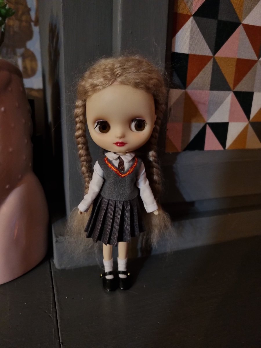 eumenidesart's tweet photo. Almost done! Been working diligently on 3 sets, robes and dress sets for Middie (20 cm) and 2 for 16 cm dolls. And next up will be sets for 43 to 47 cm dolls 🪄🧙🏻 #sewingfordolls #debellespoupees #HarryPotter https://t.co/XIokH6nKXC