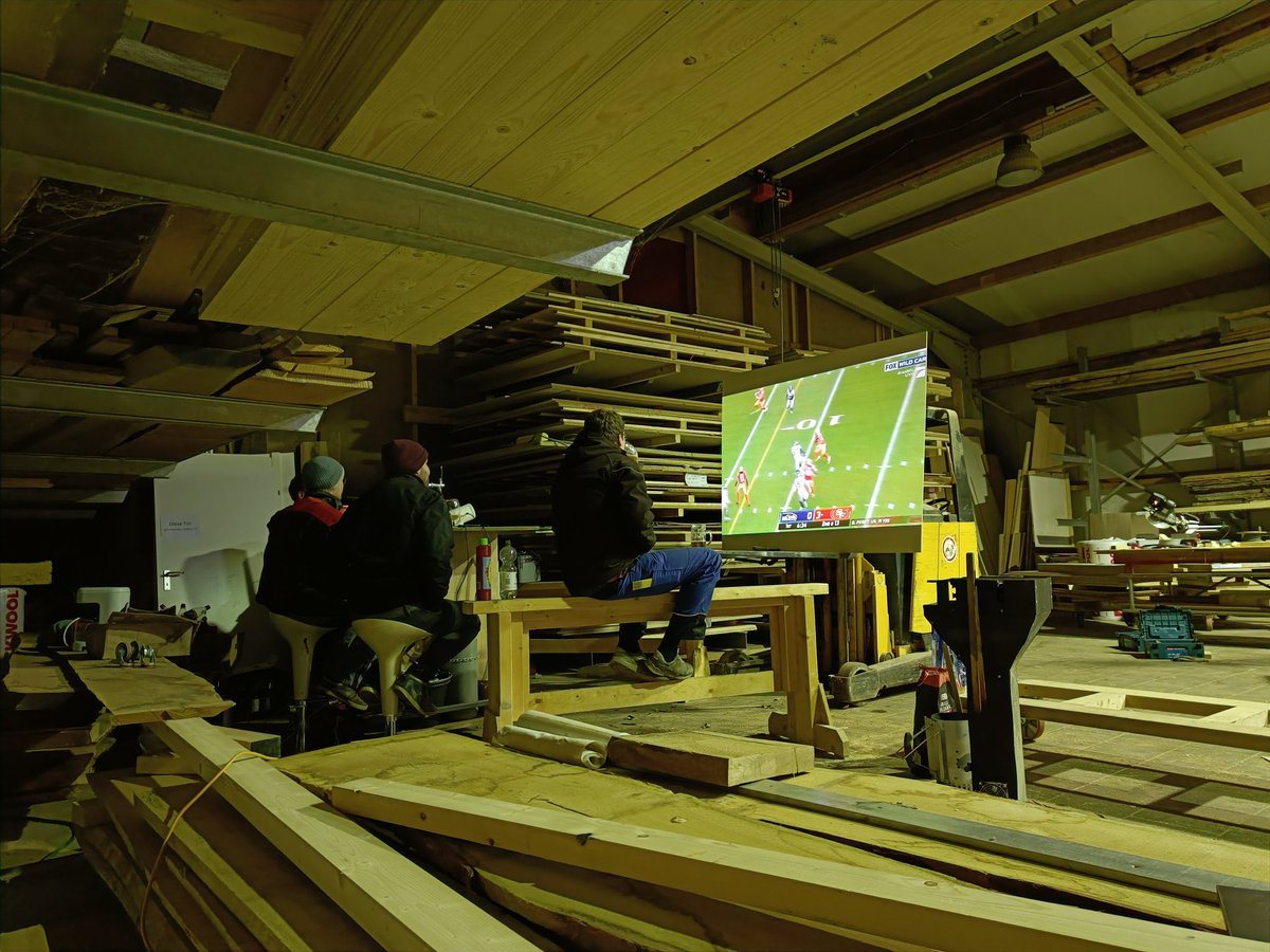 TheOvlin's tweet photo. Beim Karnevalswagen bauen sind wir auch #ranNFLsuechtig #rannfl #mcclood https://t.co/pq9G62JKbS
