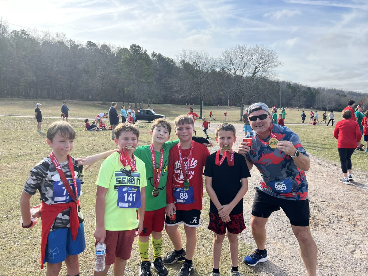 omis_pe's tweet photo. Congrats to our Fall Running Club kiddos for showing up and out at the Jingle Bell Run 5K https://t.co/0swjYyCaRE