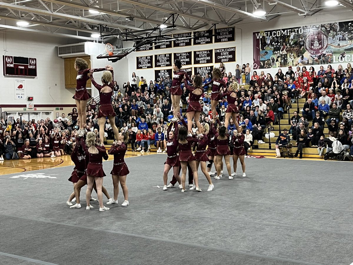 PorterSup205's tweet photo. At the @Lockportcheer Frost Invite. What these athletes do in terms of strength, agility, conditioning, coordination, and flexibility just blows my mind🤯 So impressive. Go Porters! #bestogether @DrJohnGreenan https://t.co/8pHdQBQ3Fa