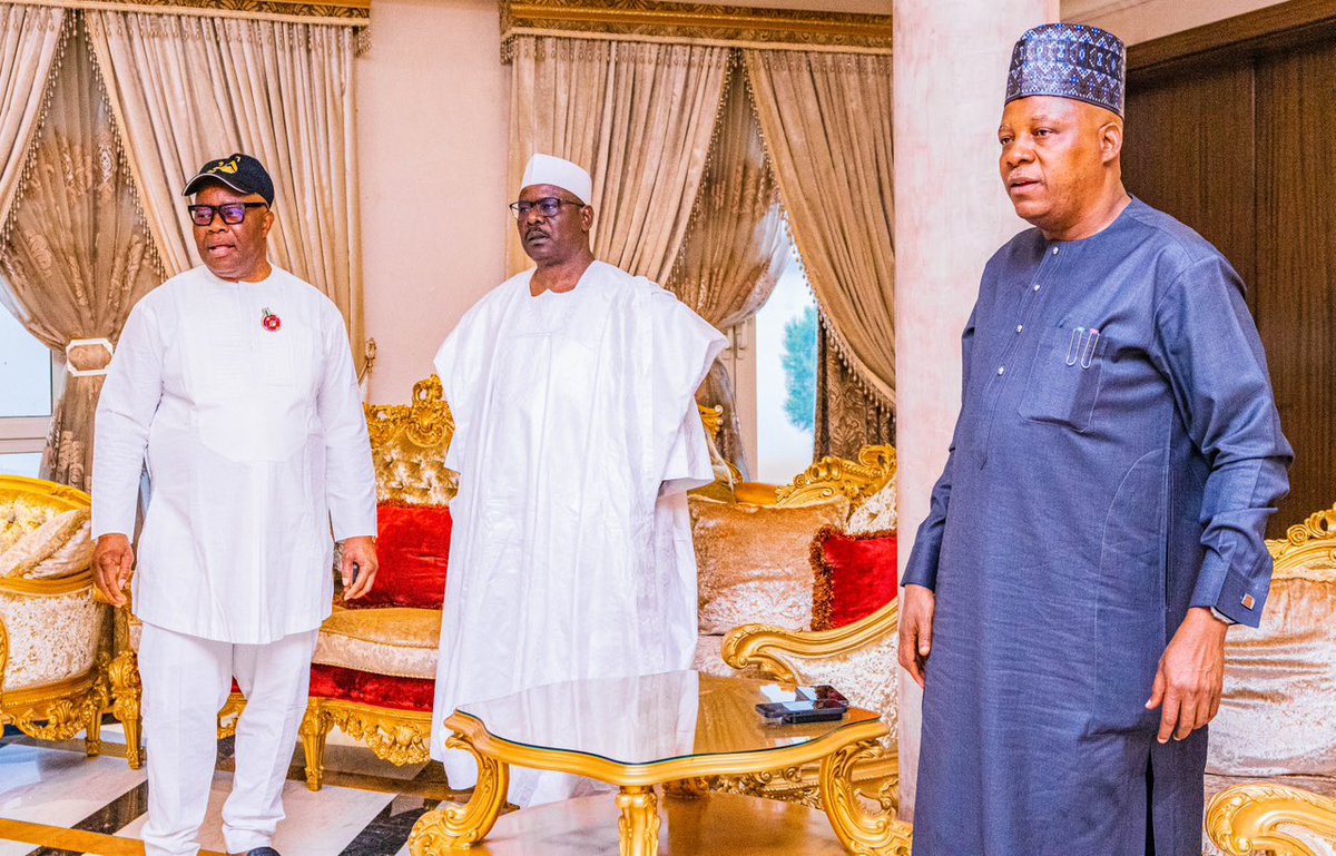 MP_Muye's tweet photo. @officialSKSM earlier today paid a visit to Fmr Minister of NDA, Sen. Godswill Akpabio

The APC VP Candidate reiterated that the Niger Delta remained paramount in our nation's dev. He assured of massive infrastructure &amp; prominence for the SS under @officialABAT leadership. https://t.co/awj4CE1NOS