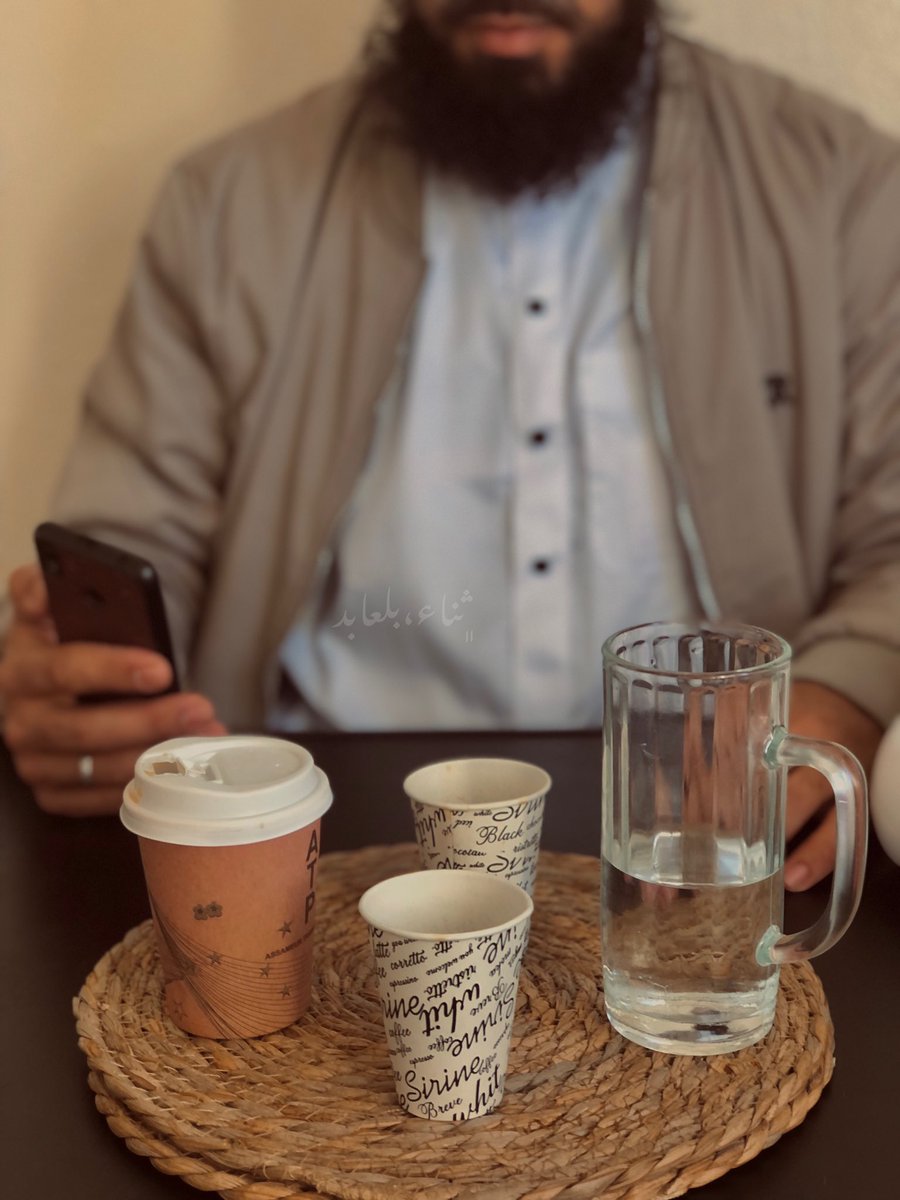 يجمعُنا الآنَ رفُّ وصالٍ متِين. 

الآنَ لا غُبارَ علينَا، صفيَّةٌ وصفيّ، أمَامَ الخلاَئقِ والشَّمس، أمَام الشَّجرِ والنَّمل، تحتَ الأسقُفِ، وراءَ الجُدران، بينَ الأنسجَةِ والخلاَيا. 

الآنَ لاَ شيءَ يُشبِهُ الحُبّ، ولاَ شيءَ يجبُرُ كالقُرب. 

الحمدُ لله، الحمدُ لله، الحمدُ لله.