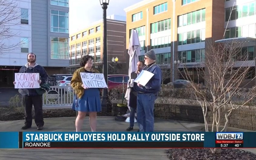 WorkersUnitedMA's tweet photo. Starbucks Workers Unite!

Yesterday Roanoke, VA partners rally by picketing to protest cuts in hours!
#sbworkersunited #partners #sbwu #wunomatterwhat #wumarjb #sbwumarjb #1u https://t.co/CTyDs3C5CR