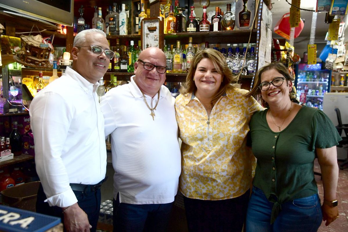 Gracias a Don Ricky Alemán quien nos recibió en su negocio el Colmado Coco Alemán Ricky . Respaldemos a nuestros pequeños comerciantes #ApoyaLosTuyos