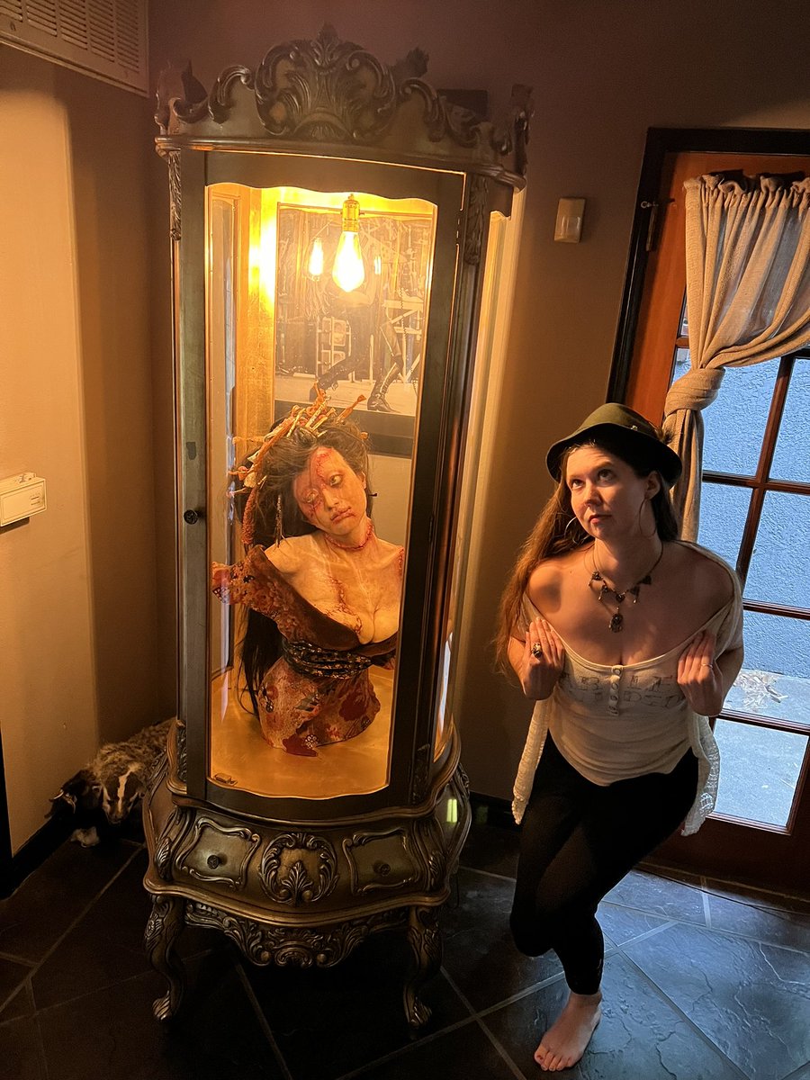 SongBirdyGirl's tweet photo. This is what will happen to my body after I die. Period 😉💀🏴☠️🪦⚰️
#OldHouseInHollywood
#gallowshumor #cadaver #preservedbody #prosthetics #prostheticmakeup https://t.co/dlHcGglCNu