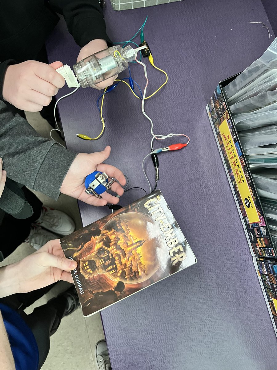 MsBrandon2020's tweet photo. We were creating lunch box alarms to explore opened and closed circuits when one group made a connection to the generator in our read aloud book. I love seeing the out of the box ways these shining stars are connecting concepts! @WallerMillES @YCSD #STEM https://t.co/nWB6wJTRKc