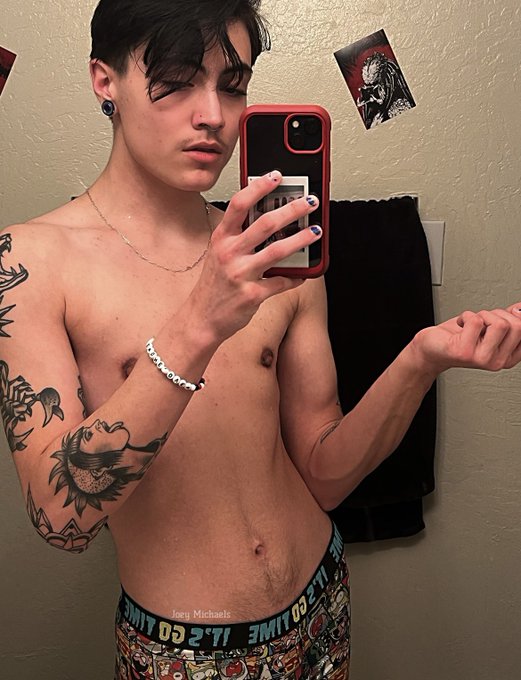 Watch Joey Michaels's leaked NSFW photo on TwXstars