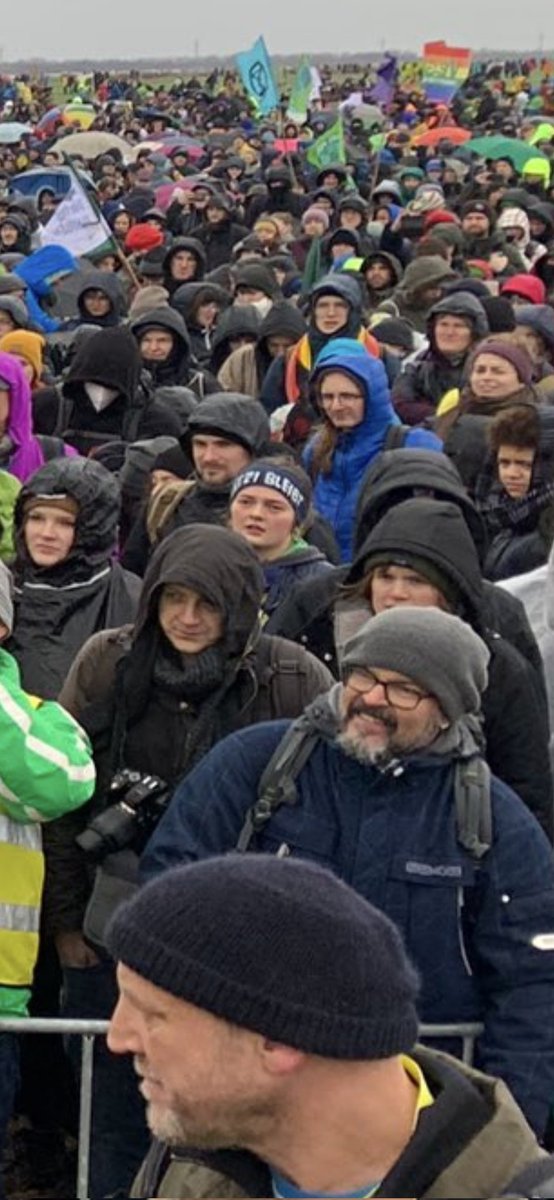 jreichelt's tweet photo. Die weißeste und vermummteste Veranstaltung seit dem Ku-Klux-Klan. https://t.co/Bt2J8Ak50t