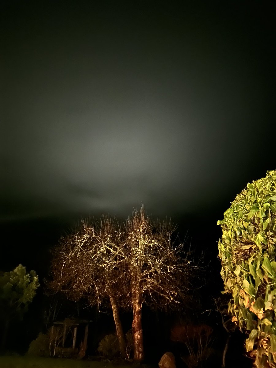 The strangest of sky tonight…