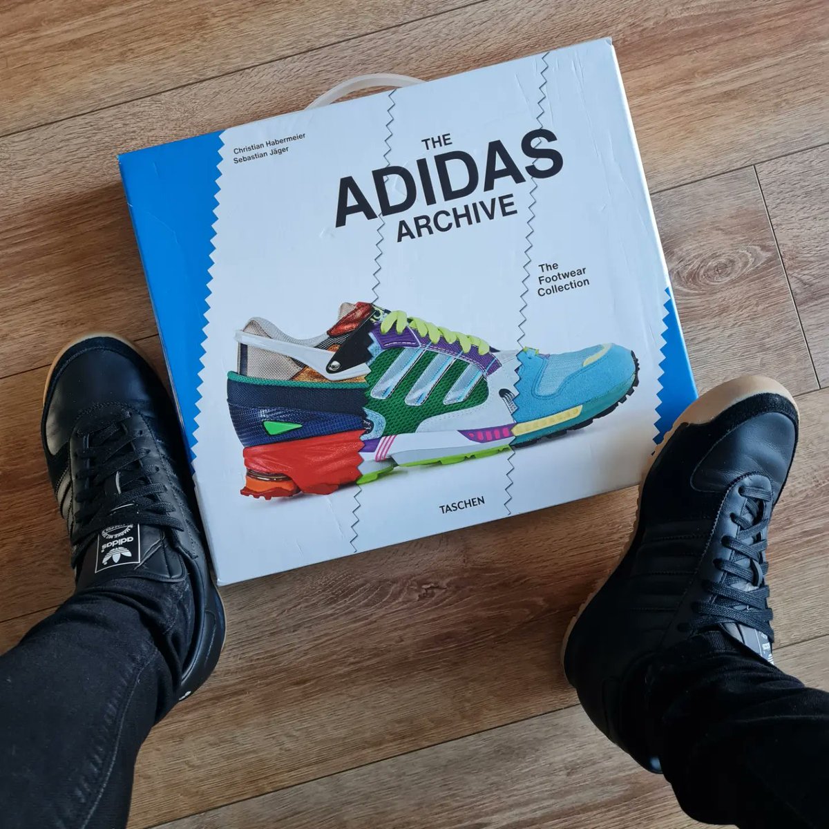 boy_biba's tweet photo. Hefty birthday present 🎁 Weighs a ton! So many trainer's I'll never get my feet into 🤓 Geeky porn 🧤
#taschen #Adidas https://t.co/Kv4Dyf0tEF