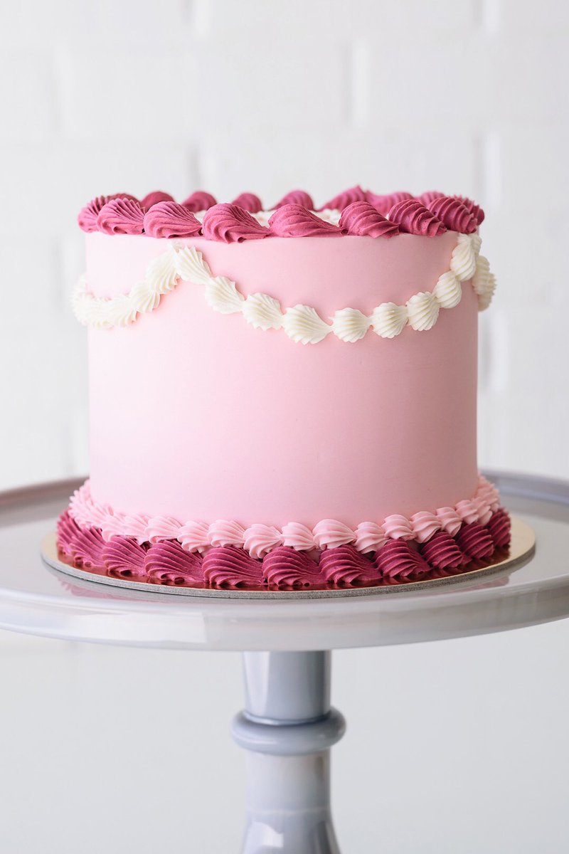 💕🎂 Valentine’s Day Cakes are on the site 💕🎂 See ‘em all, including this Vintage Valentine design, and submit a preorder request for pickup Feb 1–14 at suarezbakery.com/made-to-order-…