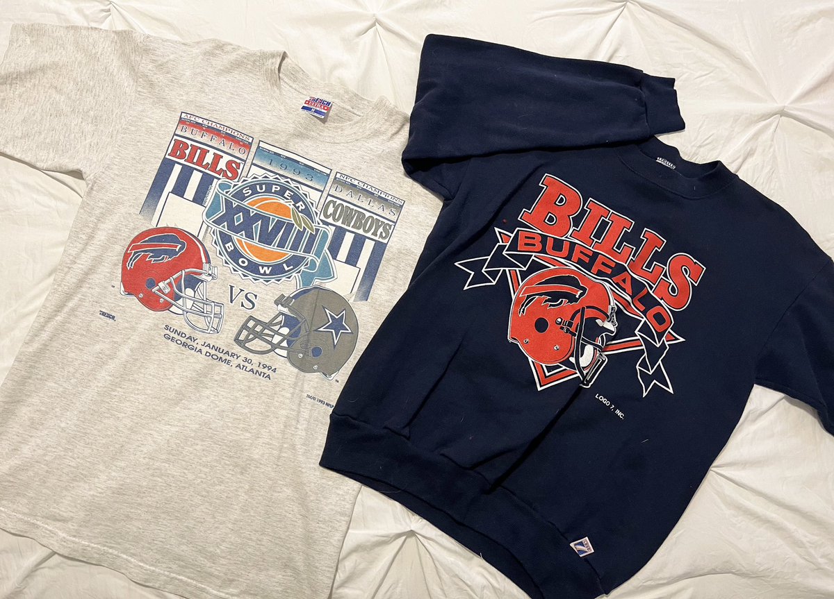 HAPPY PLAYOFFS EVE #BillsMafia 

and with that, i need to purge my bills collection

follow me and RT for a chance to win

- bills ‘94 super bowl t-shirt size M (men’s)

- vintage bills navy sweatshirt size L (men’s)

winner will be chosen tomorrow after the game! go bills ❤️💙