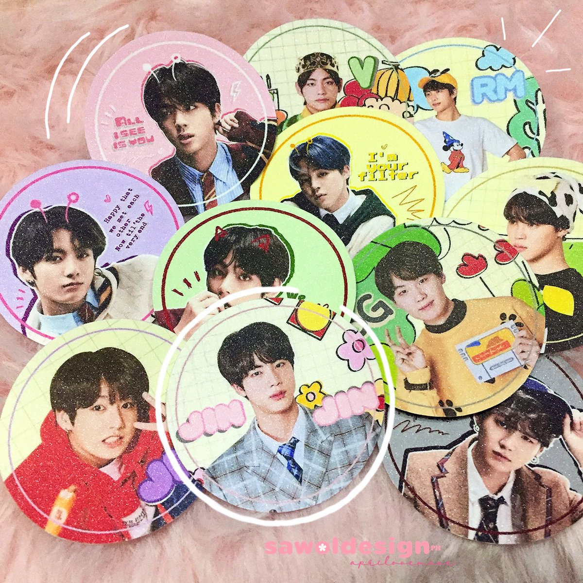 _swldesigns's tweet photo. Bangtan Wts | Lfb merch collection pc
BTS Circle Sticker 

✧ Price: P8 ea
✧ 2 versions: Life Goes On and Bulletproof
✧ Glitter coated
✧ with freebies
✧ To order: comment "LGO + member + qty " or "bullet + member + qty" or DM me

✧ shipping: SCO or your preferred courier https://t.co/dZYdaqYa5U