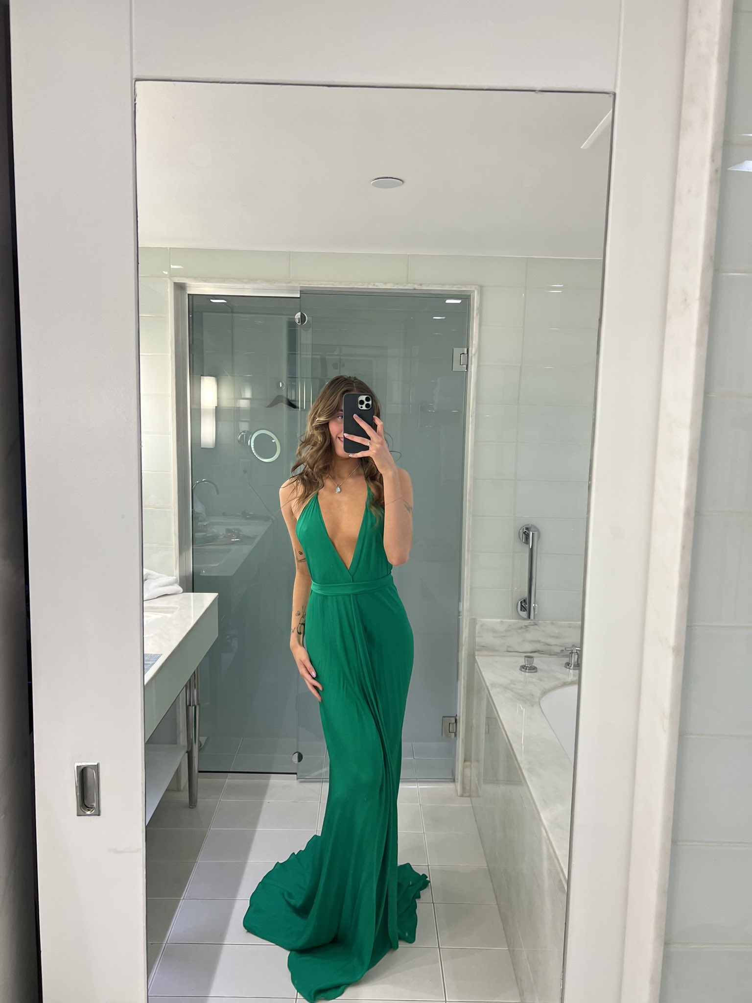 TW Pornstars - 2 pic. Livinia Roberts. Twitter. I bought a dress for 2k