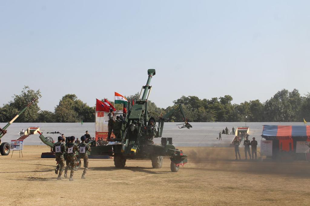 NorthernComd_IA's tweet photo. #MilitaryEquipmentDisplay was organised at Alwar on the occasion of 75th Army Day; aimed at displaying the might of own forces and to motivate the youth to join Indian Armed Forces and serve the Nation with Pride. 

#ArmyDay
#AzadiKaAmritMahotsav https://t.co/UH69NmFYGX
