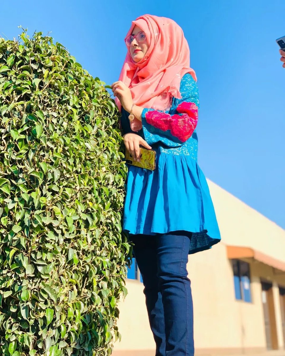 I'm from Afghanistan 🇦🇫
and your 👉