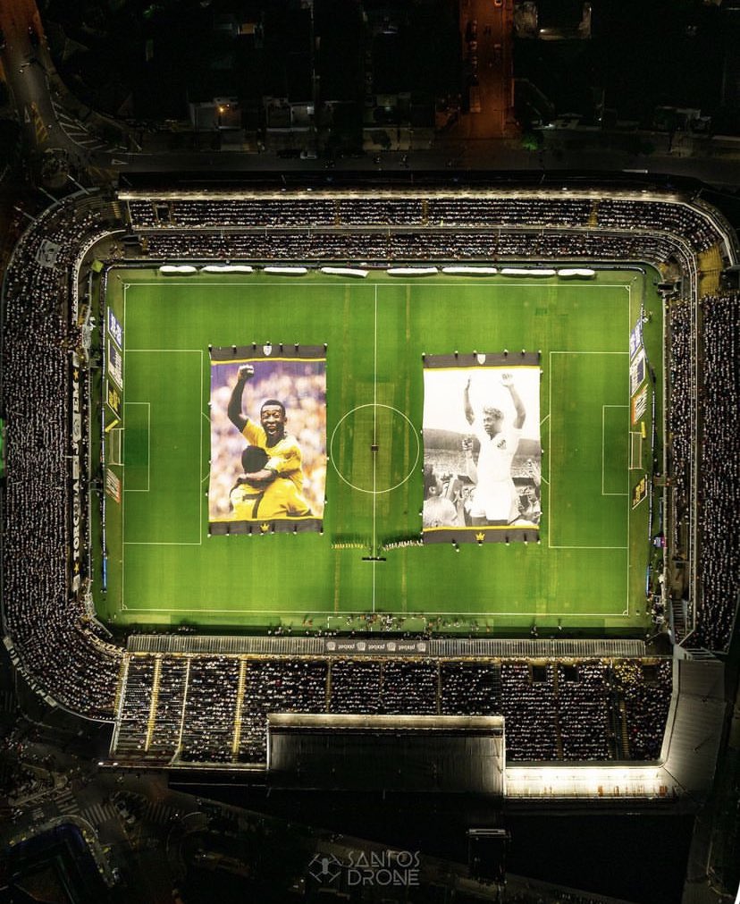 SantosFC's tweet photo. Sem palavras para o que essa homenagem significou. É pelo Rei. E sempre será! 👑 

📸 Santos Drone https://t.co/1h75idRj3y