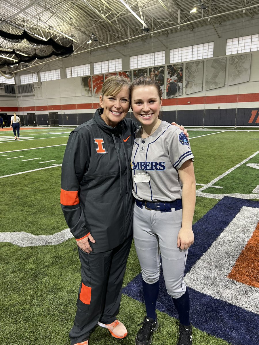 Yo <a href="/IlliniSB/">Illinois Softball</a>, thank you for bringing the energy today! I learned some new OF skills from the best, <a href="/TyraPerry13/">Tyra Perry</a> and can’t  wait to come back! @Ltrout07 <a href="/Vanntastic8/">Vann Stuedeman</a>