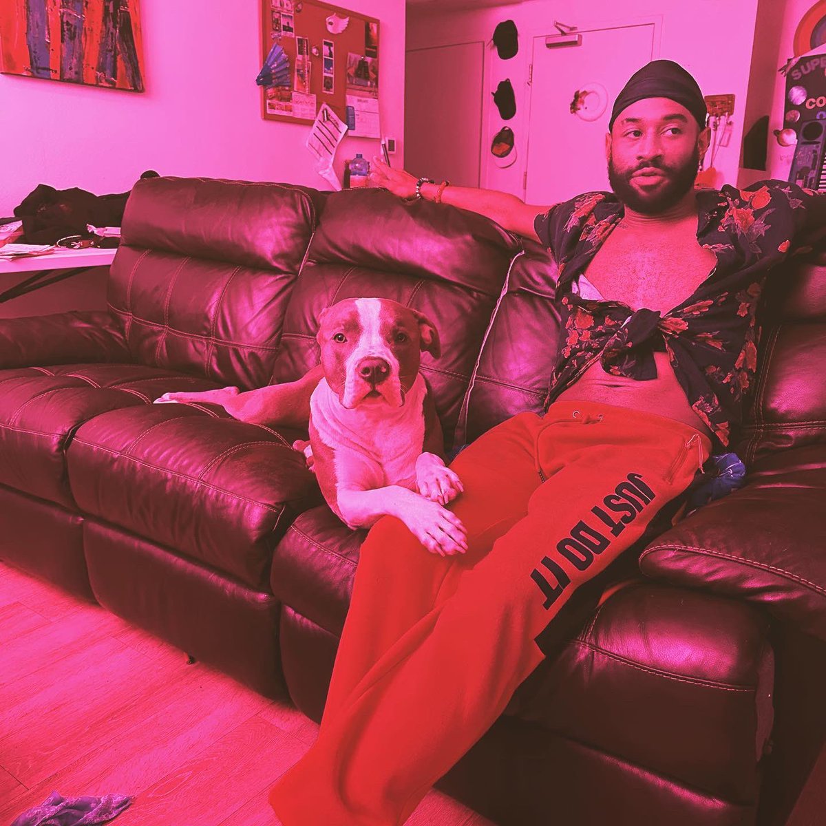 THEKINGKARLTON's tweet image. Big Chillin … #OnlyLove #pinklight