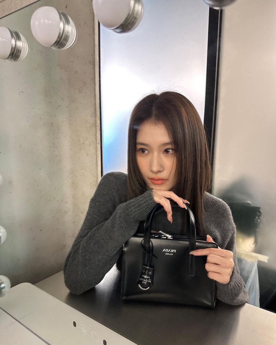 sanapics's tweet photo. minatozaki sana is so gorgeous https://t.co/wrU74O0pIs