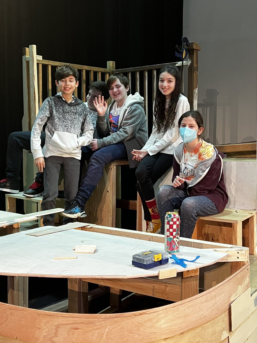 NSMS_Masquers's tweet image. Having a blast with this crew of students and teachers! #twoweeks #underthesea. @NSMSVikingVoice @NSMSVikingsAP @RyanWOHara @drzublionis @dcchill22 @nshoredance @CarolASmyth @NSArtsAngels @NSArts1 @BrianMessemer @dcchill22